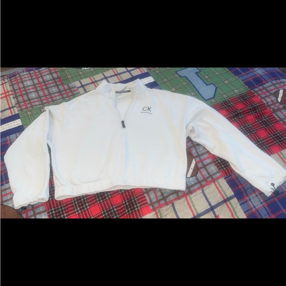 Calvin Klein M cropped sweatshirt